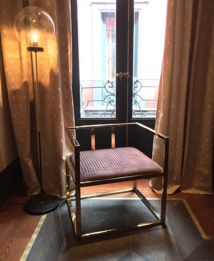 casa-decor-2016-silla-terciopelo-cortina-equipodrt